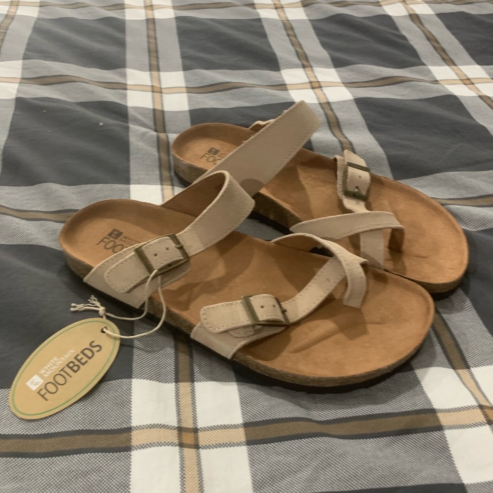 White Mountain Beige Footbeds Buckle Strap Sandals size 9
